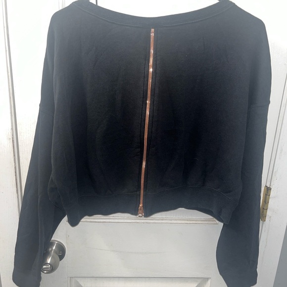 Nike crop top sweatshirt with rose gold logo - Picture 3 of 3